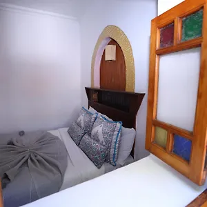 Riad O Ly ***